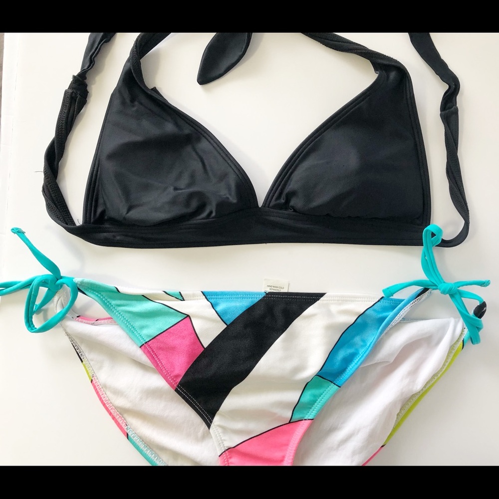 Bikini - Picture 2 of 6